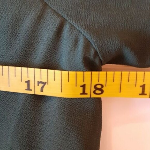 Lulu's Green Knee-length Dress with 3/4" Slit Sleeve  Size XS - Picture 4 of 7